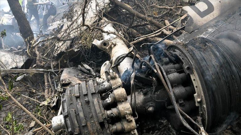 Pakistan: Passenger aircraft crashes in Karachi Pakistan: Passenger aircraft crashes in Karachi