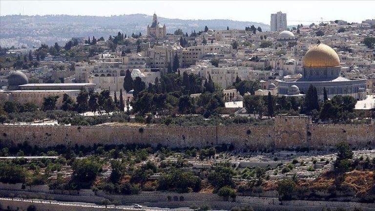 Scores of Jewish settlers storm Al-Aqsa amid tension Scores of Jewish settlers storm Al-Aqsa amid tension